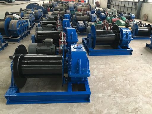 Грузовая и стреловая лебедки башенного крана